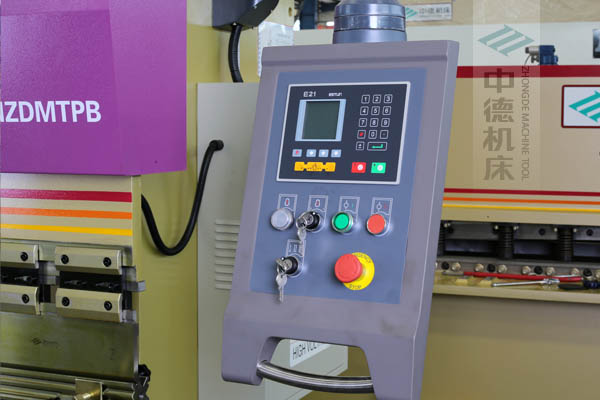 ZDP-4022機床采用E21數控系統.jpg ZDP-4022機床采用E21數控系統.jpg