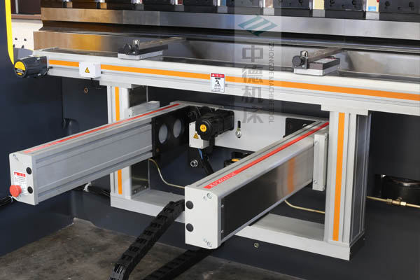 ZDPE10025-4+1軸全封套加強型鋁合金后檔料系統,內有成套滾珠絲桿和直線導軌,精度高速度快噪音低.jpg ZDPE10025-4+1軸全封套加強型鋁合金后檔料系統,內有成套滾珠絲桿和直線導軌,精度高速度快噪音低.jpg